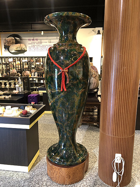 七彩藝石花瓶      貴人